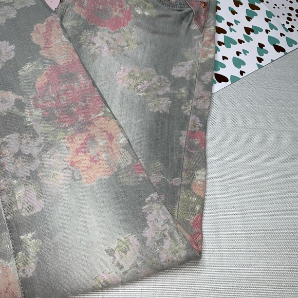 Mossimo Supply Co.’ Floral Skinny Jeans - Picture 8 of 10